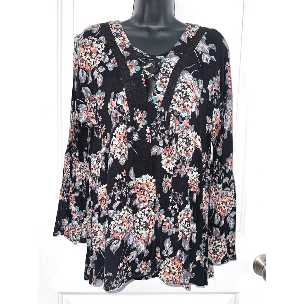 Oddy boutique black floral print top